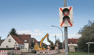 Spätestens am 16. November soll die Sperrung der Bahnübergänge Pennigbütteler Straße und Ahrensfelde wieder aufgehoben werden.