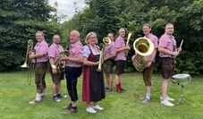 Die Kapelle „Watt‘n Brass“ wird das erste Mal beim Oktoberfest auftreten – die Gäste können sich auf stimmungsvolle Musik freuen.