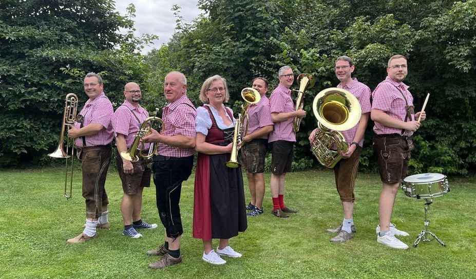 Die Kapelle „Watt‘n Brass“ wird das erste Mal beim Oktoberfest auftreten – die Gäste können sich auf stimmungsvolle Musik freuen.