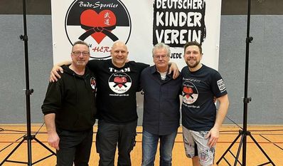 Organisatoren Peter Böschen, Marco Gevatter (v. li.) und Timo Schröder (re) mit Rainer Rettinger, Geschäftsführer Deutscher Kinderverein e.V..