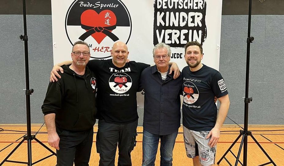 Organisatoren Peter Böschen, Marco Gevatter (v. li.) und Timo Schröder (re) mit Rainer Rettinger, Geschäftsführer Deutscher Kinderverein e.V..