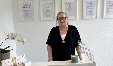 Zwei Jahre nach ihrer Ausbildung wagte Beata Maria Heins den Schritt in die Selbstständigkeit. Seit 2021 ist sie mit ihrer mobilen Fußpflege im gesamten Landkreis unterwegs.