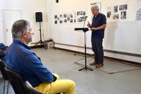 Reinhard Lindenberg (WFB, vorne) in den Farben der Ukraine, die Wolfgang Müller in seiner Rede nicht erwähnte.