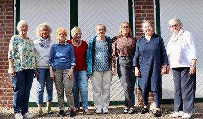 Öffnen ihre Ateliers: (v. l.) Helga Weber, Walburga März, Gudrun Kriete, Uta Fischer, Rosemarie Loos, Kristin Gezorreck, Yvonne Otto und Christa Brandenburg.