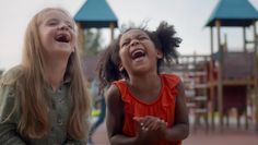 Eine glückliche Kindheit ist für viele Kinder nur ein von ihren Eltern gebrochenes Versprechen. Kinderrechte sollen daran etwas ändern.