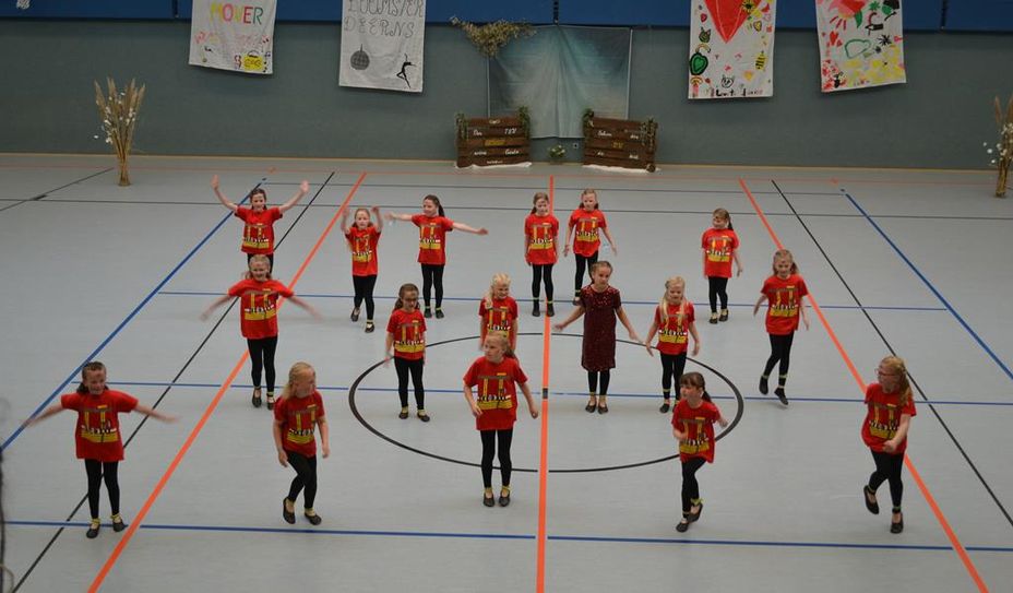Das Thema Feuerwehr hatten sich die Glinder Minis auf die Fahne geschrieben