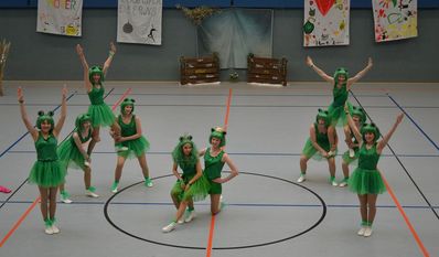 Die Funkengarde präsentierte als Showtanz ihre Interpretation vom Froschkönig.
