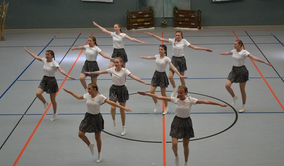 Die Funkengarde des TSV Hollen ist die einzige Gardetanzgruppe in der Börde