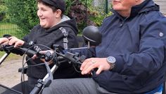 Lukas mit Vater Wolfgang. Und Ilvy mit Mutter Meike.
