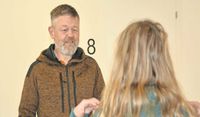 Physiotherapeut Axel Ketzner behandelt gemeinsam mit seinem Team die Patientinnen und Patienten in neuen Räumlichkeiten.
