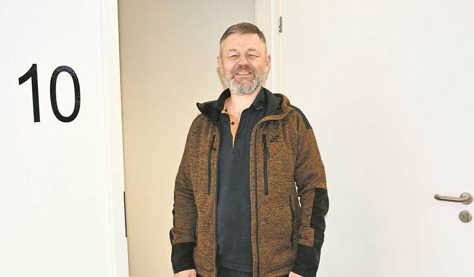 Physiotherapeut Axel Ketzner behandelt gemeinsam mit seinem Team die Patientinnen und Patienten in neuen Räumlichkeiten.
