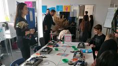 Am Stand von Acelor Mittal erhielten Schüler:innen Einblicke in Betriebstechnik.