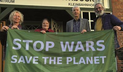 Birgit Wiechmann, Marita Marquardt, Herbert Behrens und Utz Weißenfels sind die gleichberechtigten SprecherInnen der Osterholzer Linken im Jahr 2023.
 Foto: eb