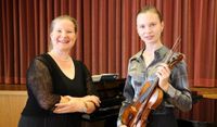 Stasya Zubova (rechts) und Imke Weitz. Foto: Stefan Weitz