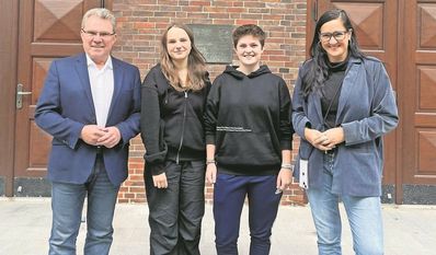 Von links: Bürgermeister Jürgen Kuck mit Theda Göcke, Mette Michaelis und Silke Oetjen freuen sich über die Umsetzung.