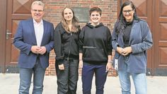 Von links: Bürgermeister Jürgen Kuck mit Theda Göcke, Mette Michaelis und Silke Oetjen freuen sich über die Umsetzung.