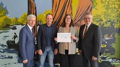 Freuen sich auf die Zusammenarbeit: Der Harburger Landrat Rainer Rempe, H2.N.O.N. Projektleiter Dr. Daniel Knipp, Vorstandsvorsitzende Karin Beckmann und der Landrat des Landkreises Osterholz Bernd Lütjen (v.l.)