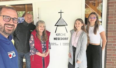 Pastor Dreytza (links) freut sich, dass der Kirchenvorstand endlich wächst.