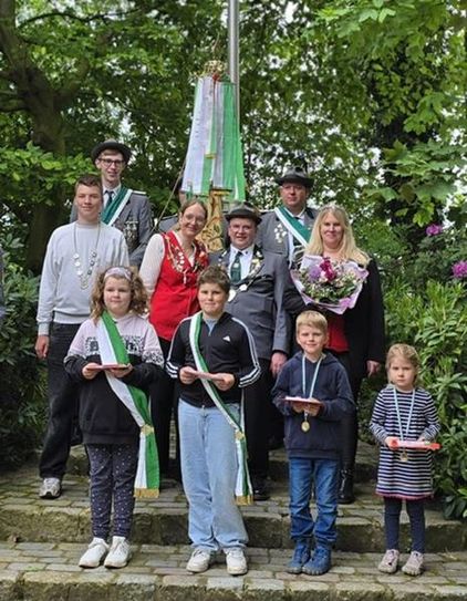 Die neuen Majestäten wurden nach dem Schießen ordentlich gefeiert.