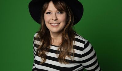 Bietet eine abwechslungsreiche Mischung aus Kabarett, eigenen Songs, Stand-up und grandiosen Improvisationen: Katie Freudenschuss.