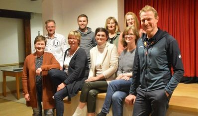 Der (fast komplette) Vorstand um den Vorsitzenden Michael Müller (hinten, li.).