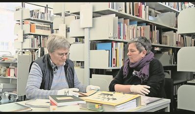 Ingelore Prochnow (links) auf den Spuren ihrer Geschichte.