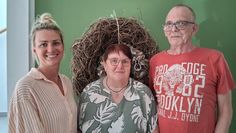 (v. l.) Wendy Admiraal sowie der Vorstand des SoVD, Karin Schröder-Logemann und Lutz Logemann berichten zu Pflegethemen.