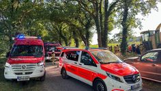 Neben umfangreichen Kräften des Rettungsdienstes waren  zwei Ortsfeuerwehren mit acht Einsatzfahrzeugen und rund 35 Einsatzkräften vor Ort.