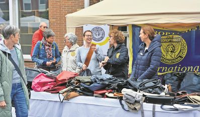 Die Soroptimistinnen verkauften Handtaschen für einen guten Zweck.