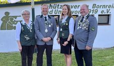 Ein letztes Mal soll das aktuelle Königshaus gefeiert werden. (v. l.) Waltraud Semken, Florian Knoblauch, Andreas Kaminski und Karsten Becker freuen sich.