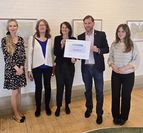 Christiane Unruh (vom ArL Lüneburg, Dezernatsleiterin Verden), Karin Beckmann (Landesbeauftragte ARL Lüneburg) und Ministerin Miriam Staudte, Gemeindebürgermeister Marc Breitenfeld und seine Assistentin Caroline Schröder