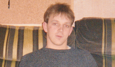 Oben: Abriss in der Realschule Rotenburg. Die Dead Kennedys. Unten: Unser Autor, der zu Hause bleiben musste, weil er nicht trampen durfte.