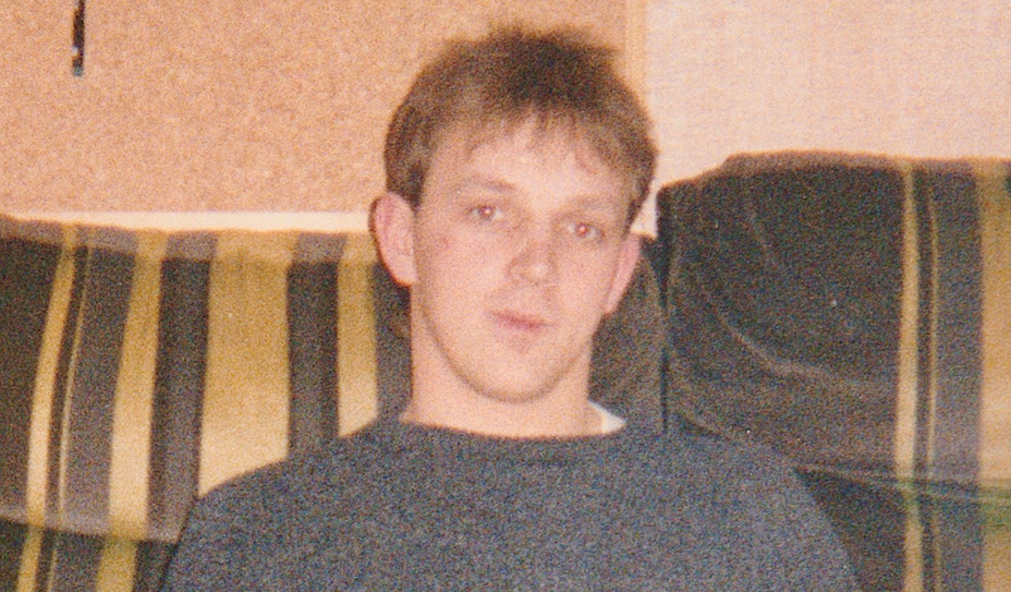 Oben: Abriss in der Realschule Rotenburg. Die Dead Kennedys. Unten: Unser Autor, der zu Hause bleiben musste, weil er nicht trampen durfte.