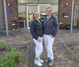 Silvia Zuidema und ihre Beverner Kollegin Irina Häring laden zur Informationsveranstaltung ein.