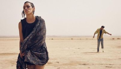 Verloren in der Wüste in einer Zeit zerfallener Kohärenz: Jade Oukid als Jade.