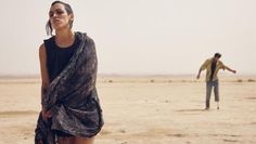 Verloren in der Wüste in einer Zeit zerfallener Kohärenz: Jade Oukid als Jade.