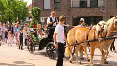 Beim Festumzug dürfen die Kindermajestäten in der Kutsche fahren.