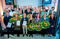 Die Preisträger und Projektpartner des IHK-Wettbewerbs bei der Preisverleihung in Lüneburg.