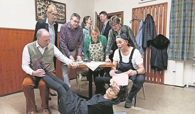 Bringen ihr Publikum mit viel Witz zum Lachen: die Darsteller:innen der Viktorianer.