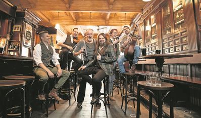 Auch nach zwei Jahrzehnten strahlt die Band eine frische Dynamik aus.