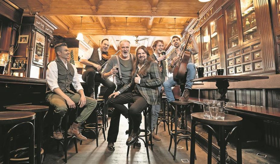 Auch nach zwei Jahrzehnten strahlt die Band eine frische Dynamik aus.