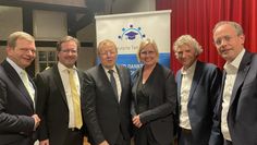 Der Vorstand des gemeinnützigen Vereins “Norddeutsche Tafelrunde” freute sich über den Besuch von Johann-Dietrich Wörner (dritter v.l.) Links daneben: Johann G. Stehnke und Prof. Dr. Marcus Seifert. Und zu seiner Rechten: Anja Kalski, Jörg Lockfeldt und Jan Mackenberg.