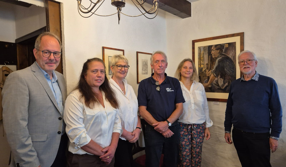 Ortsbürgermeister Dominik Schmengler, Maike Plötz-Engelhardt, Andrea Kedenburg (Landhaus Meyenburg), Gerd Arfmann-Knübel (AKM), Anne Jäger, und Prof. Rainer Noltenius (Großneffe von Elisabeth Noltenius).