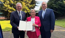 Landrat Bernd Lütjen, Elke Ströh und der CDU-Landtagsabgeordnete Axel Miesner.