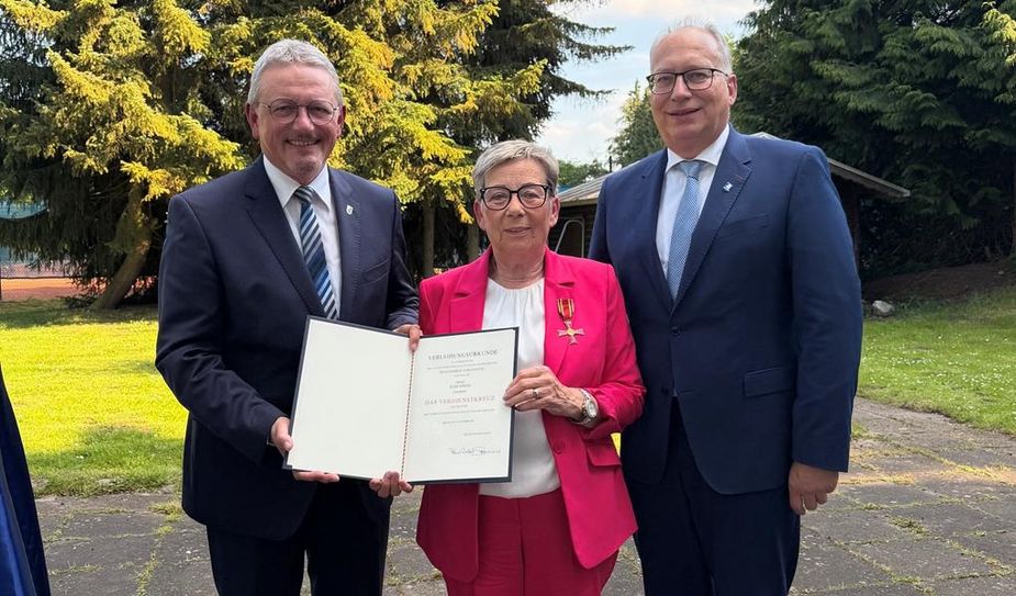 Landrat Bernd Lütjen, Elke Ströh und der CDU-Landtagsabgeordnete Axel Miesner.