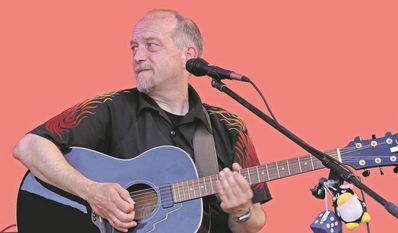 Stefan Kirchhoff präsentiert Song zum Mitsingen, Mitklatschen und Mittanzen.