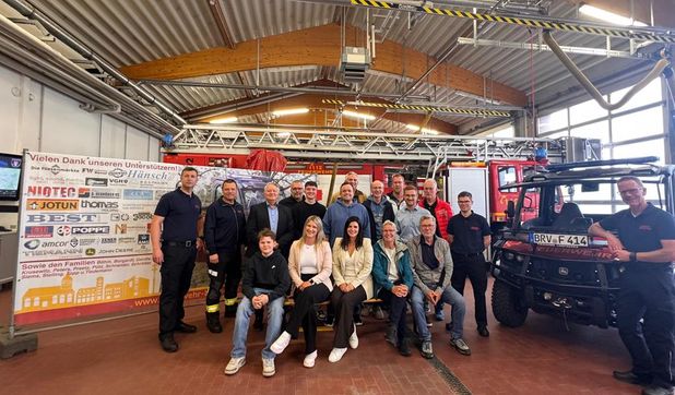 Die großzügigen Spenderinnen und Spender sowie der Förderverein und die Ortsfeuerwehr freuen sich, dass das Fahrzeug übergeben werden konnte.