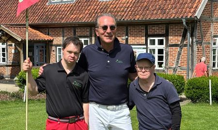 Christophe Schule (links) holte sich mit Dittmar Schreyer (Mitte) den Sieg beim Scramble.