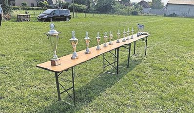 Sie wollen alle haben: die heiß begehrten Pokale.