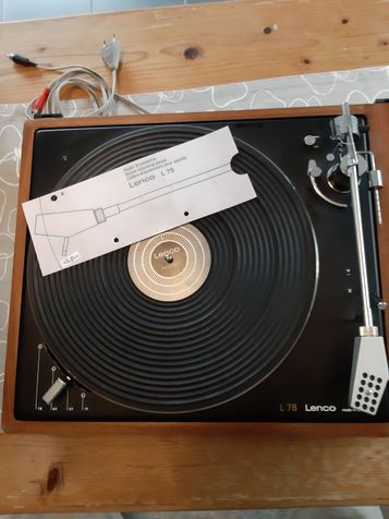 Plattenspieler.  Typ: Len